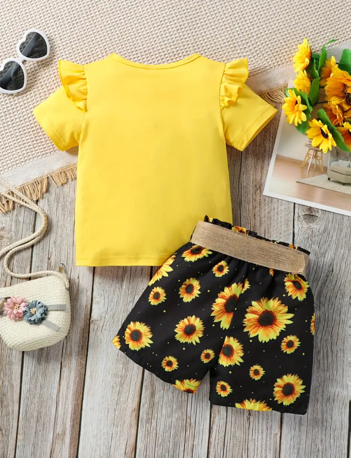 2pcs Toddler Girls Letter "LITTLE MISS SASSY" Graphic Ruffle Trim T-Shirts Casual Round Neck Tees Top & Sunflower Graphic Belted Shorts Set Kids Summer Clothes