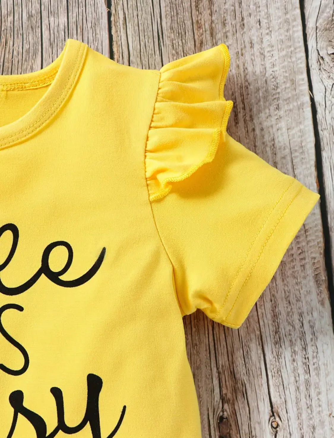 2pcs Toddler Girls Letter "LITTLE MISS SASSY" Graphic Ruffle Trim T-Shirts Casual Round Neck Tees Top & Sunflower Graphic Belted Shorts Set Kids Summer Clothes